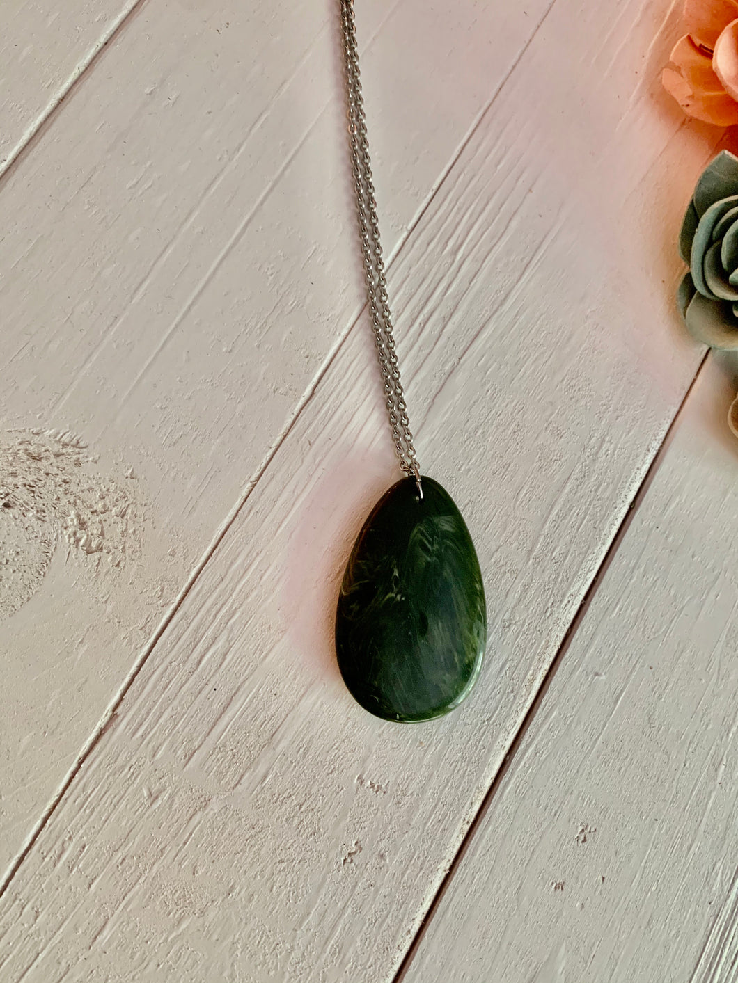 Green long teardrop Necklace